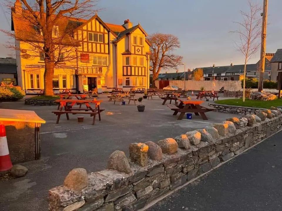 Clarkes Hotel Barrow In Furness מראה חיצוני תמונה