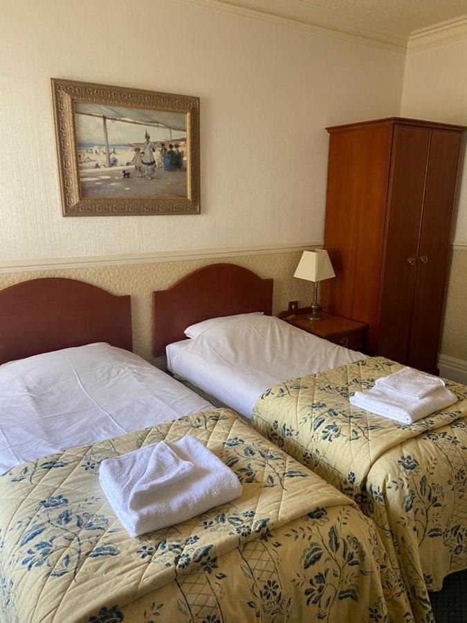 Clarkes Hotel Barrow In Furness מראה חיצוני תמונה