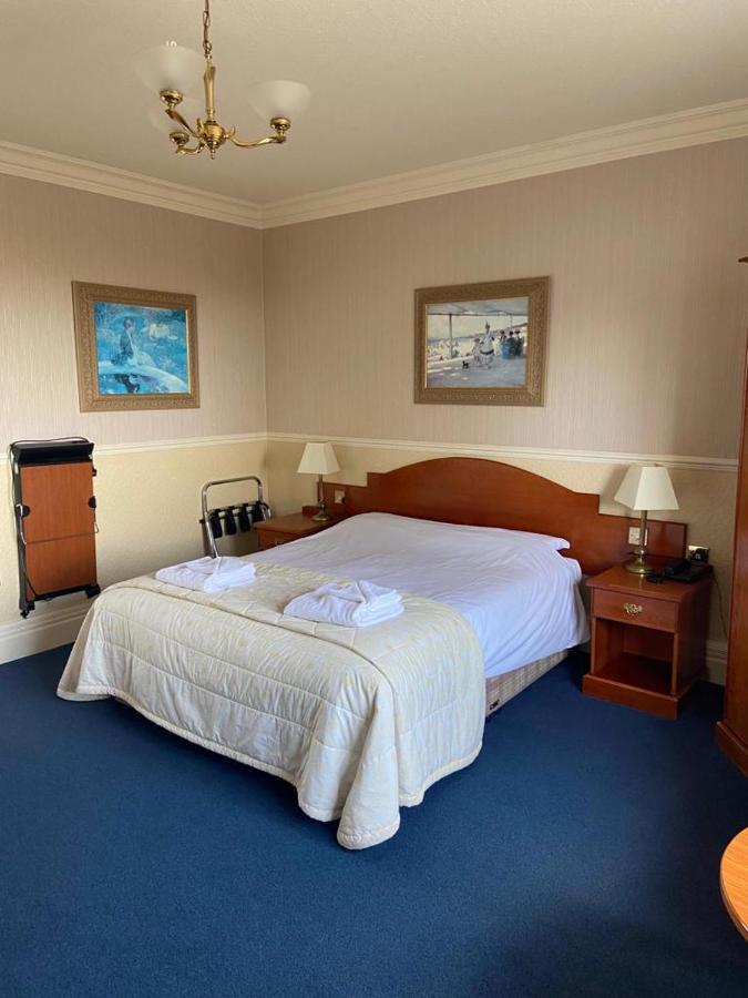 Clarkes Hotel Barrow In Furness מראה חיצוני תמונה