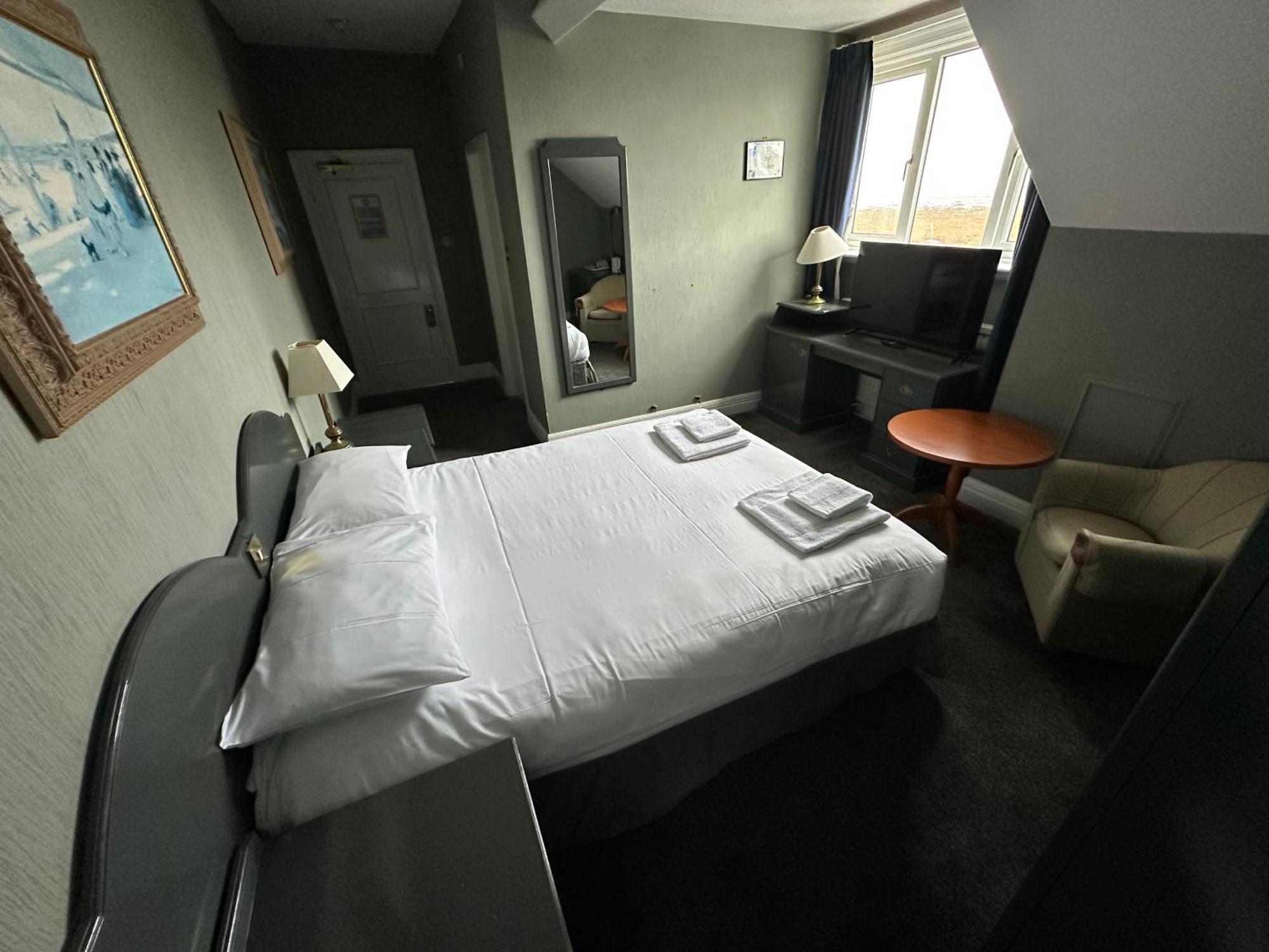 Clarkes Hotel Barrow In Furness מראה חיצוני תמונה