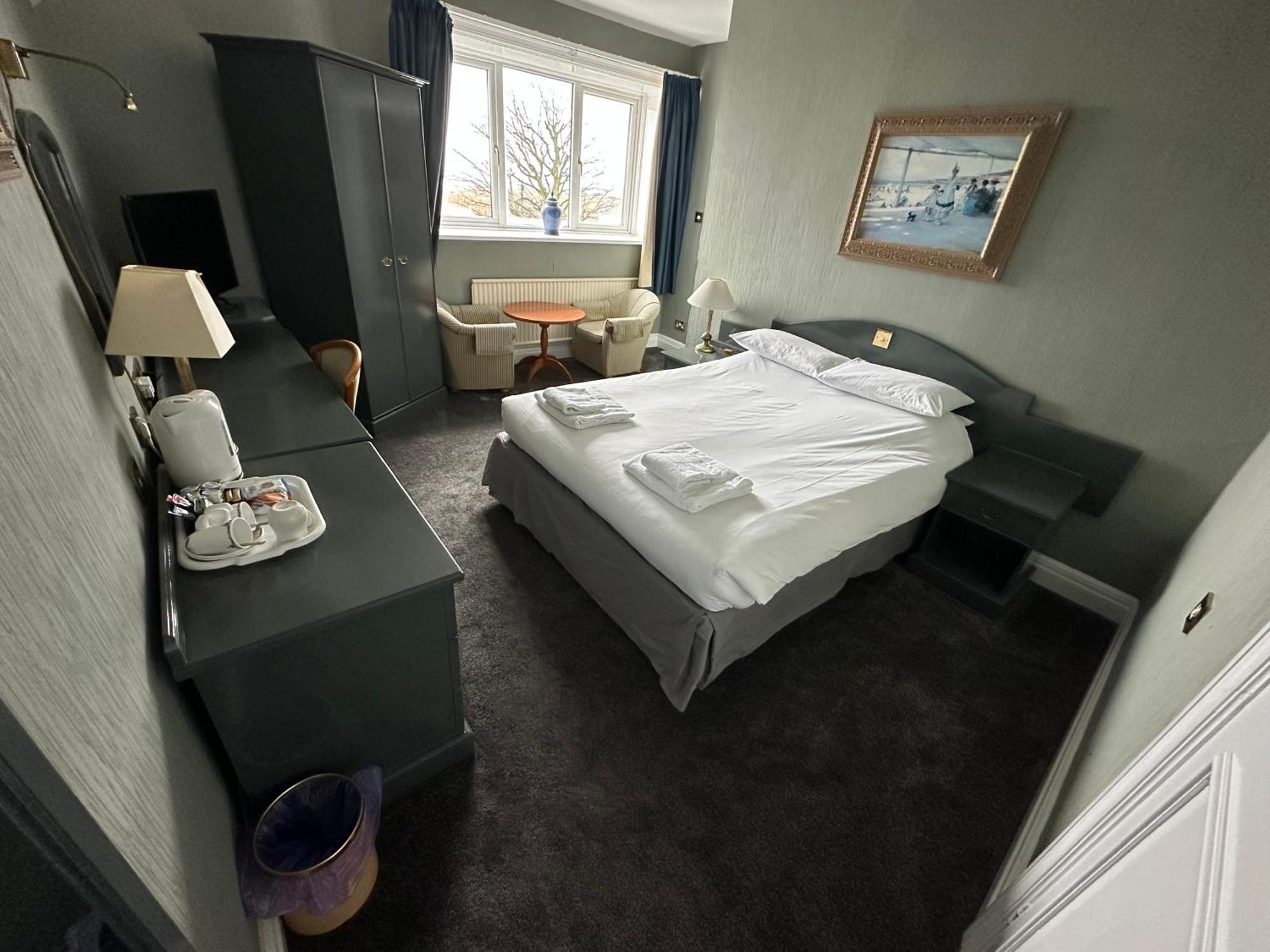 Clarkes Hotel Barrow In Furness מראה חיצוני תמונה